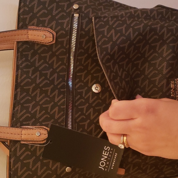 Jones New York Evalina Tote Bag - Picture 2 of 10